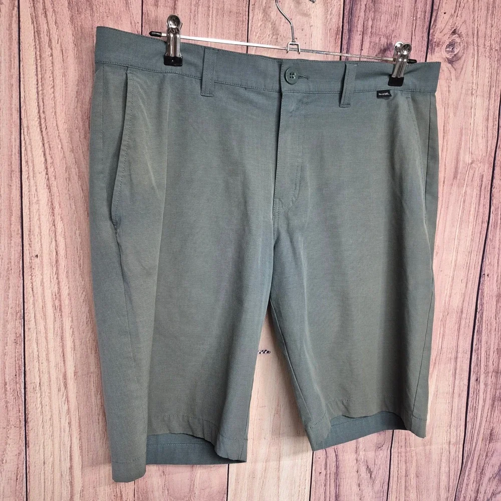 TravisMathew Mens Sage Green Performance Golf Shorts Size 34‎ Stretch Textured
